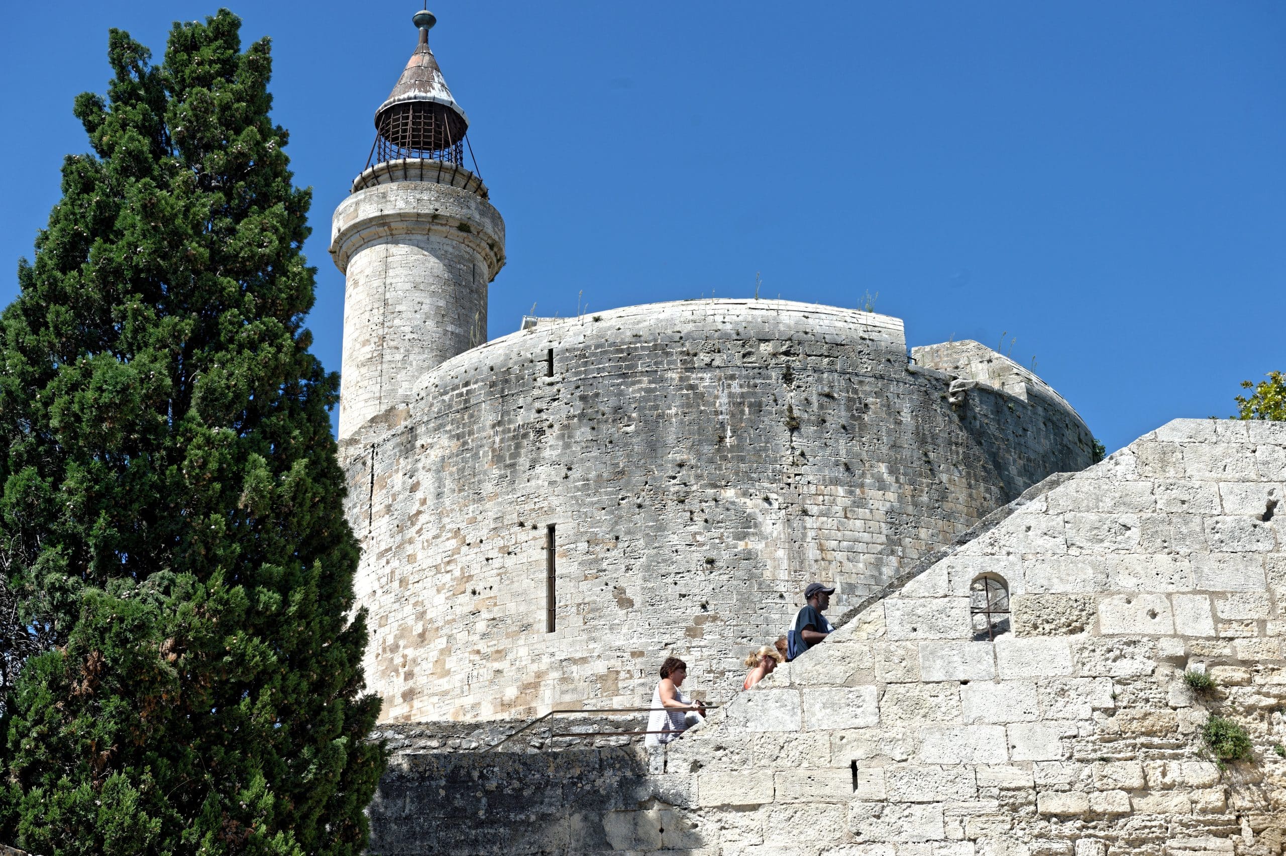 sentier huguenots - tour de constance